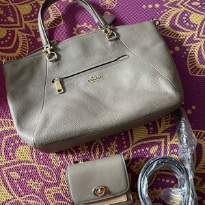 Gently used Coach bag and wallet bundle bag+ wallet